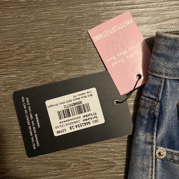 Pretty Little Thing Loose Jeans with slits - Picture 4 of 5